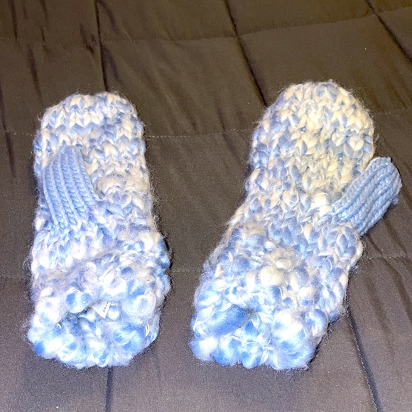 Cozy GAP Mittens - Picture 5 of 5